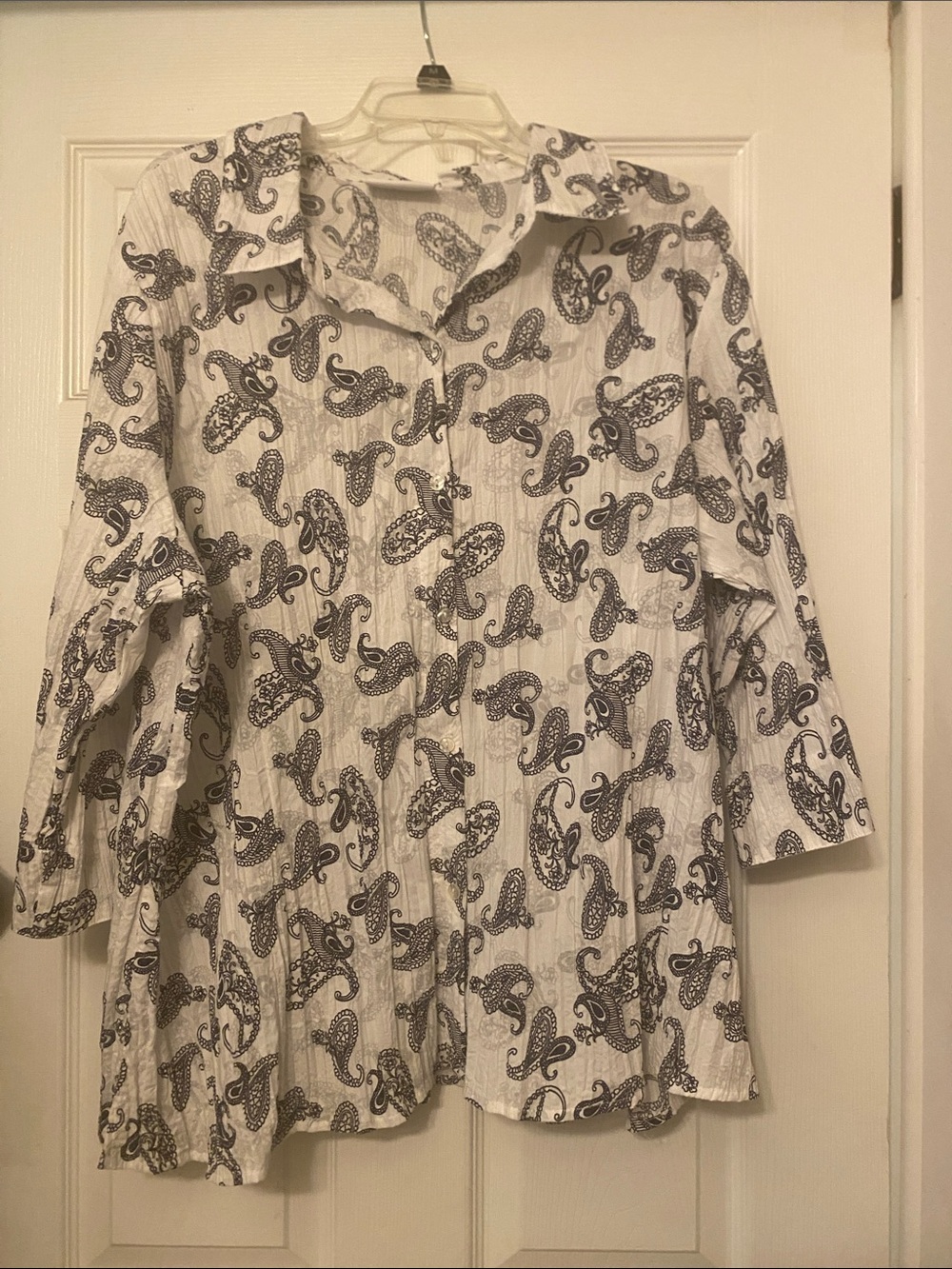 Women's White Paisley Button-Front Shirt